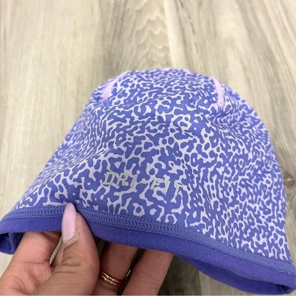 Nike Hat Girls OS Dri-Fit Reversible Purple Patterned Running Beanie - Picture 3 of 5